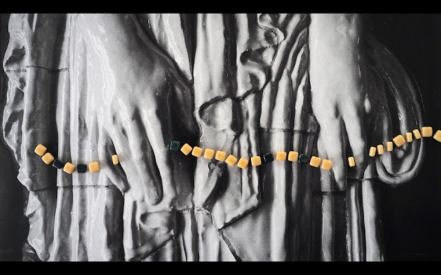 Hera Büyüktaşcıyan, Dünyanın Labirenti Kalbin Cenneti, Hera Büyüktaşcıyan, Film 17’16’’, Prag - Istanbul, 2022, Kalıntıların Şifası sergisi, Zeyrek Çinili Hamam. Fotoğraf, Hadiye Cangökçe.