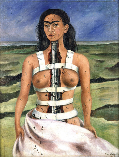 Frida Kahlo, “Kırık Kolon”, 1944, masonit üzerine yağlıboya, 39.8x30.5 cm., (© Collection Museo Dolores Olmedo, Xochimilco, México). Frida Kahlo, La columna rota (The Broken Column), 1944, Oil on masonite, 39.8 x 30.5 cm., © Collection Museo Dolores Olmedo, Xochimilco, México.