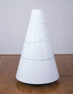 Liliane
Lijn,Uzay Yeri Koan, 1969, Fiberglas,
polyester reçine, floresan tüp ve motor.