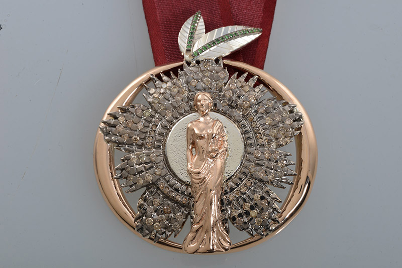 Altın Portakal Film Festivali Onursal Nişanı.