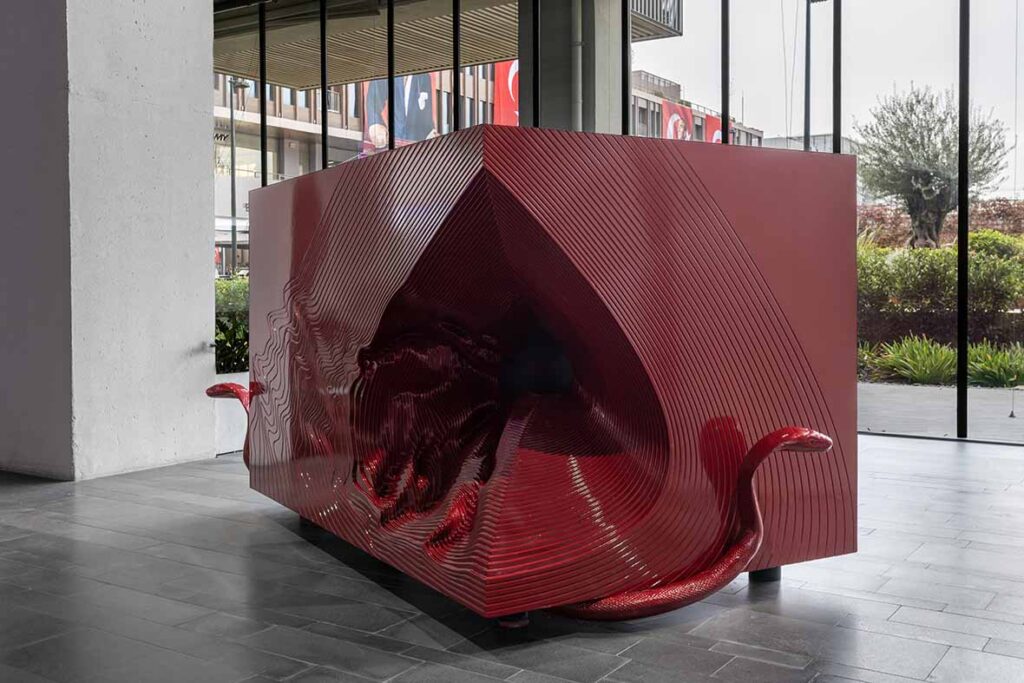 Seçkin Pirim, Sarcophagus 1, 2022, Polyester, 162 x 330 x 210 cm.