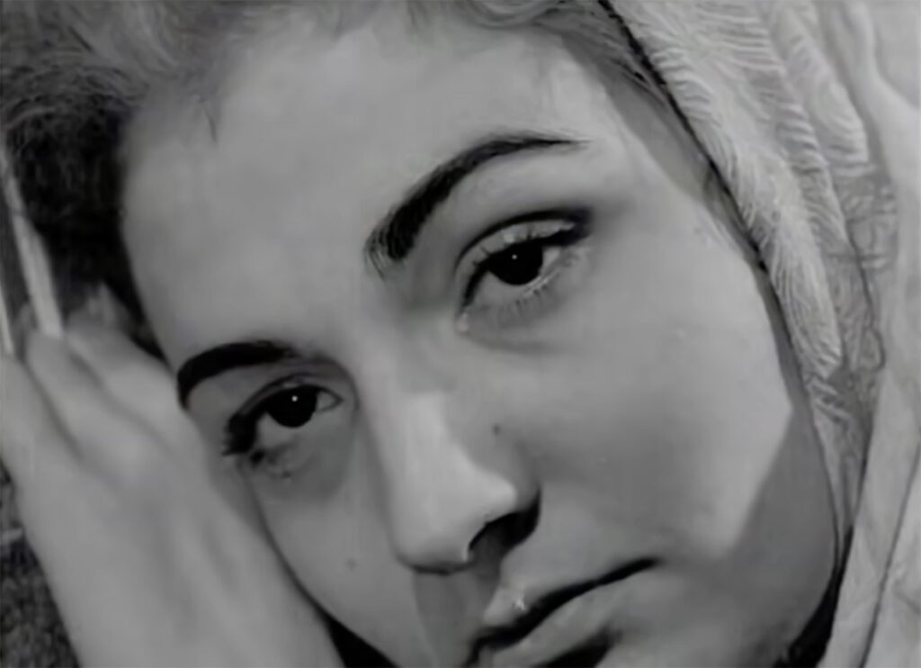 Karanlık Dünya (1953) filminden bir kare, Işık Atadeniz izniyle, Karanlık Dünya: Mike Bode, Caner Yalçın sergisi.