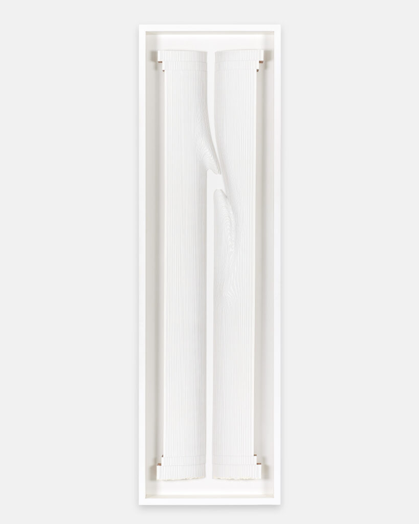 Seçkin Pirim, “Grey Column I”, 2024, 300 gr. bristol kâğıt kesim, 202 x 60 x 5 cm.