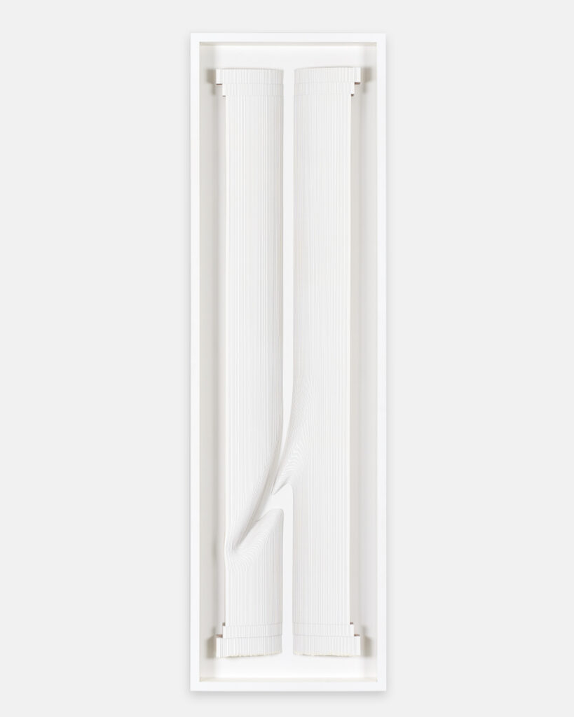 Seçkin Pirim, Grey Column II, 2024, 300 gr. bristol kâğıt kesim, 202 x 60 x 5 cm.
