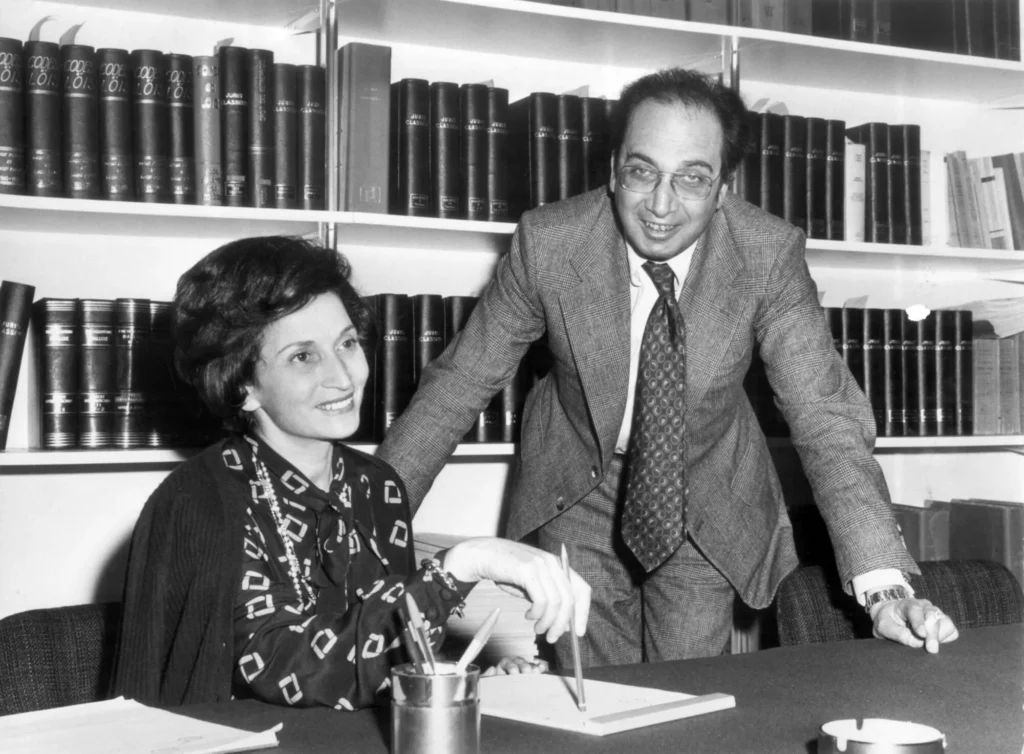 Lise ve Roland Funck-Brentano, 1980'lerde hukuk firmalarının çalışma odasında. Tüm hakları saklıdır.