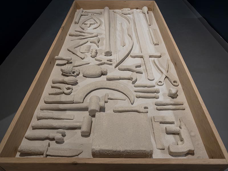 Itamar Gov, Tools for the Revolution, 2025, Ahşap, akrilik, tutkal, kum, 80x160x80 cm.