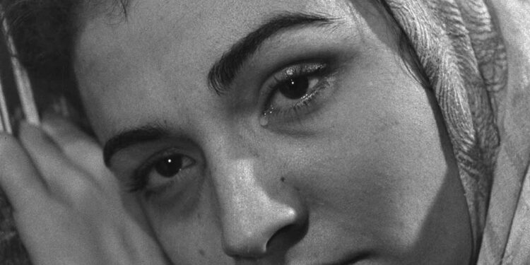 Karanlık Dünya (1953) filminden bir kare, ©Atadeniz Film.