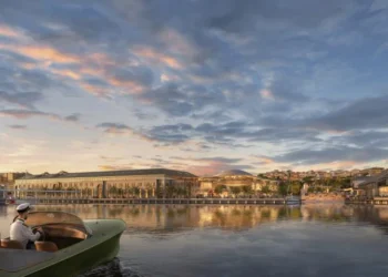 Foster + Partners, Haliç'in Kıyısında Golden Horn Plaza’yı tasarlıyor.