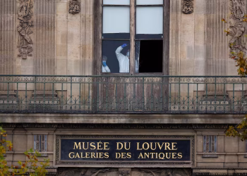 Profesyonel hırsızlar 19 Ekim 2025 Pazar günü Paris'teki Louvre Müzesi'nde gerçekleştirilen bir soygunda, İmparator III. Napolyon ve İmparatoriçe Eugénie'ye ait parçalar da dahil olmak üzere "paha biçilemez" değerdeki mücevherleri çaldılar.
