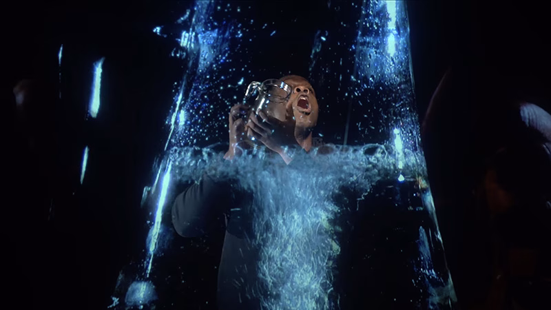 Centre for the Less Good Idea Derlemesi’nden Micca Manganye’ye ait “Hands” (2023) performansından bir ekran görüntüsü.