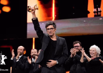 Yönetmen İlker Çatak imzalı Sarı Zarflar, festivalin en prestijli ödülü olan Altın Ayı (En İyi Film)’e layık görüldü.