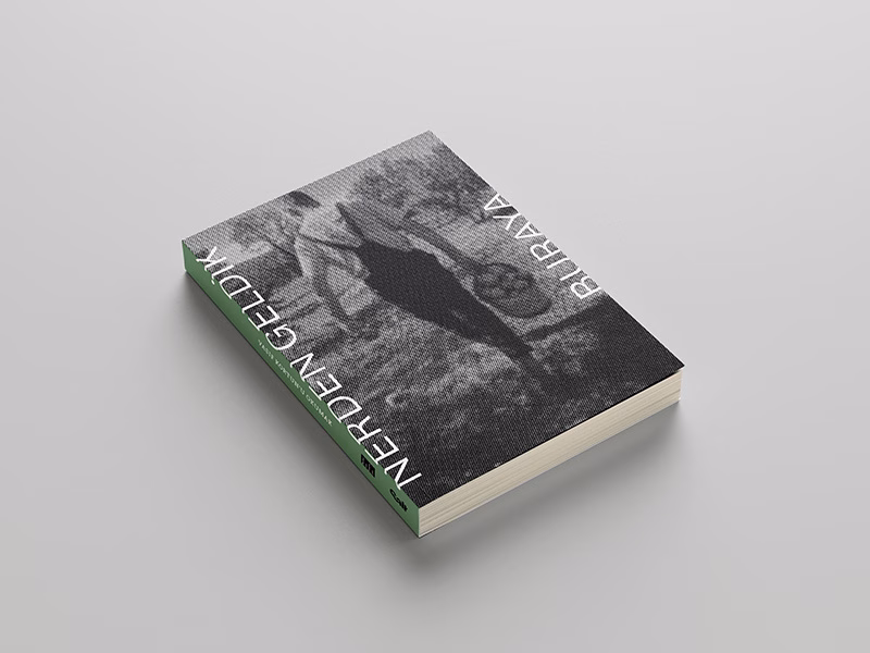 Nerden Geldik Buraya: Vasıf Kortun’u Okumak, Salt ve Robinson Crusoe 389, 2026
Tasarım: Esen Karol.