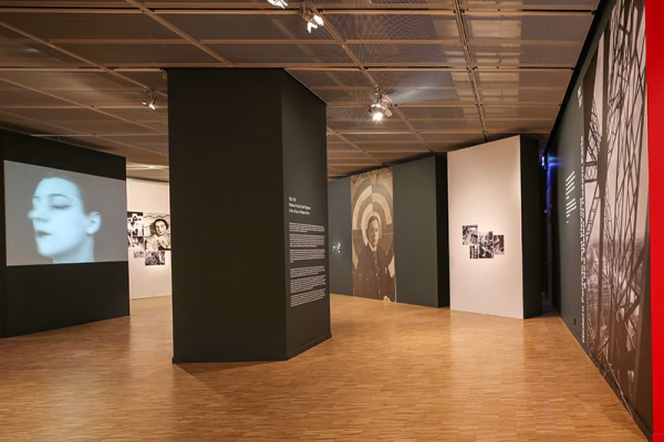 Lucien Arkas Sanat Merkezi, “Sonia & Robert Delaunay: Modern Rengin İcadı” Sergisinden Görünüm.