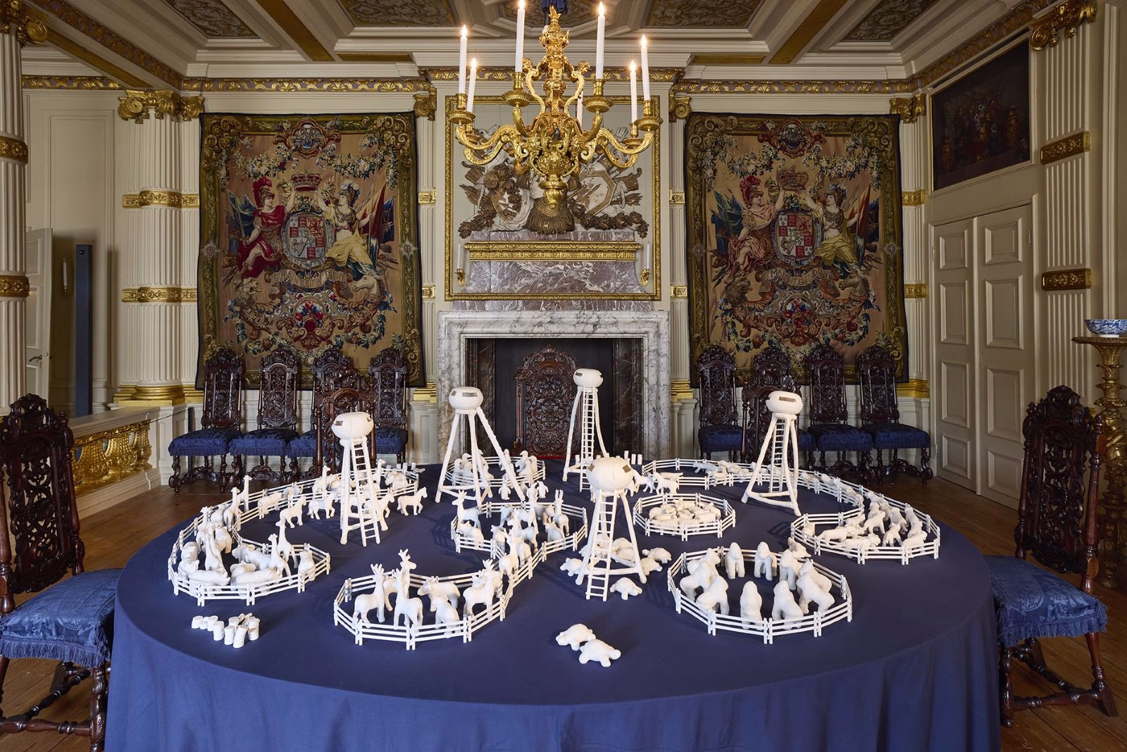 Bryony Dunne – Tables of Power (Güç Masaları), Fotoğraf: Paleis Het Loo.